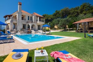 Hermes Villa mit 5 Schlafzimmern, mit Pool und Garten in Tavronitis Chania
